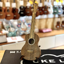 Load image into Gallery viewer, 【預售】100% Handmade Oulcraft Walnut / Pale Moon Ebony 23&quot; Concert Ukulele
