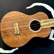 Load image into Gallery viewer, 【預售】100% Handmade Oulcraft Walnut / Pale Moon Ebony 23&quot; Concert Ukulele
