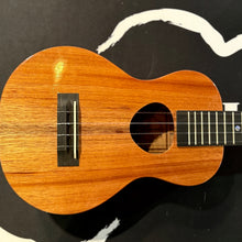 Load image into Gallery viewer, KoAloha All Solid Hawaiian KOA 23&quot; Concert 夏威夷相思木全實木 Concert Ukulele
